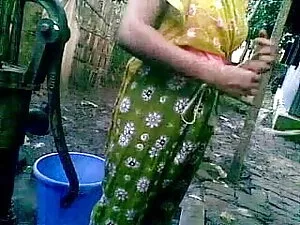 सुनहरे बालों वाली यो ...