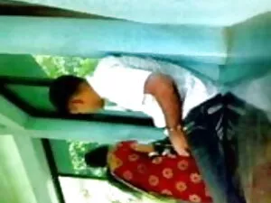 काल्पनिक पैर बुत और  ...