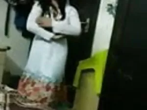 मुहब्बत पैरोडी है ब् ...