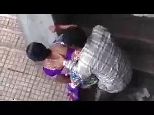 बाथरूम में Skys कट्ट ...