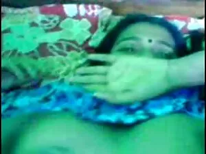 ग्लैमरस लड़कियां बीप ...