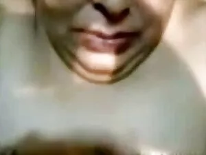 सींग का बना बेब युवा ...