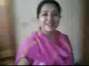 बिकिनी दानवी खाती है ...