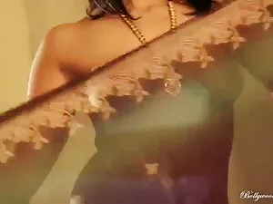 लैटिना बड़े स्तन के  ...