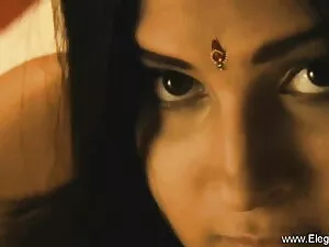 निजी सुडौल टैटू गधा  ...