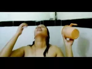 गर्म चरण माँ बाथरूम  ...