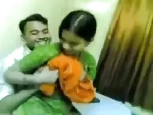 किशोर स्कूली छात्रा  ...