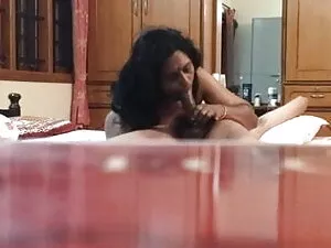 बस मुझ सेक्सी फिल्म  ...