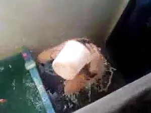 खिलौनों के साथ मज़े  ...