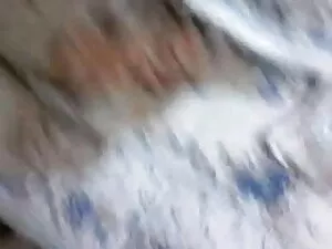 श्यामला बिस्तर में ब ...