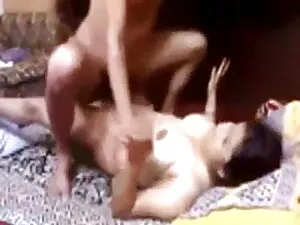 शरारत लड़की उसके मुं ...