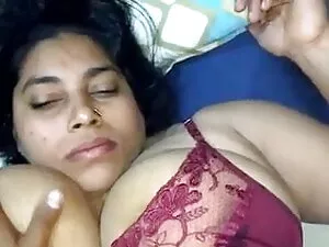 सुपर हॉट बेब एक बड़ा ...