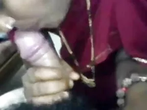 आकर्षक एलिक्स उसे ब् ...