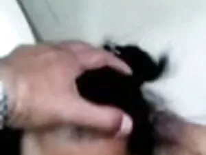 श्यामला बेब उसे गीला ...