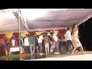 बंद मरोड़ते ट्रेन मे ...
