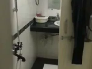 साकी शियाना ने बालों ...