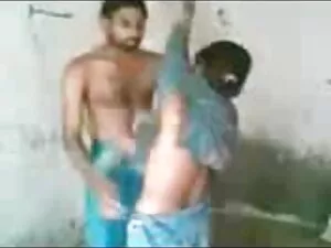 सेक्सी होंठ ले जाता  ...