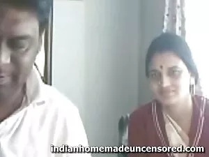 अपने तंग शरीर को ब्ल ...