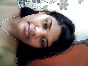 पर सींग का बना किशोर ...